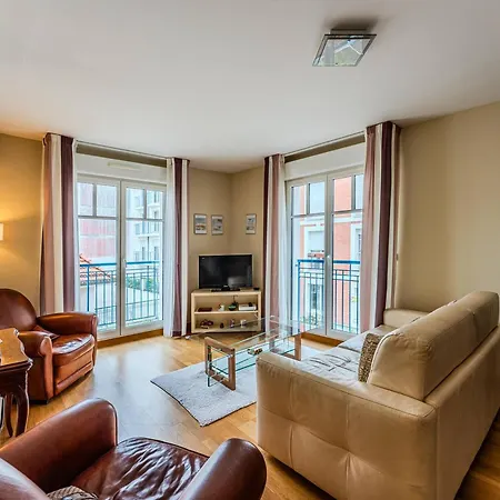 Apartment : Superbe T2 A 100m De La Avec Parking, Wifi - Fr-1-433-138